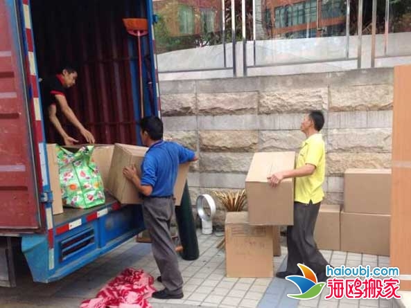 昆明搬家公司小編收集到這么些有關(guān)貨拉拉搬家的相關(guān)信息，有很多朋友問(wèn)：貨拉拉不幫忙搬運(yùn)嗎？貨拉拉搬家會(huì)幫忙搬嗎？貨拉拉是否幫忙搬貨？貨拉拉負(fù)責(zé)搬運(yùn)嗎?貨拉拉是否幫忙搬運(yùn)貨物？